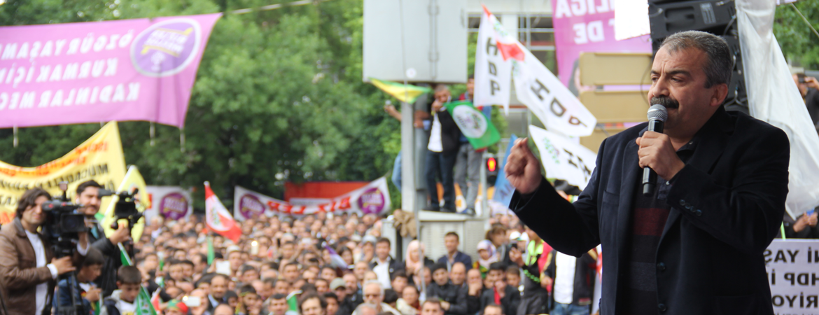 Önder: "Türbenin taşınacağı yeri PYD gösterdi"
