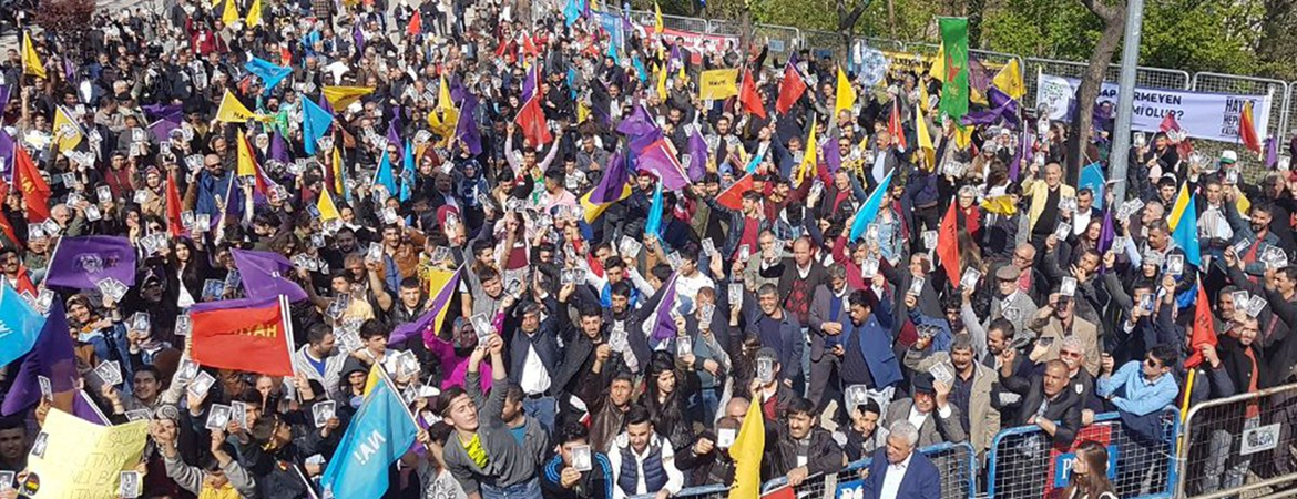 Tüm baskılara rağmen Bursa mitinginden güçlü hayır