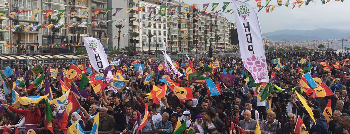 İzmir mitinginde Gündoğdu Meydanında binler hayır dedi