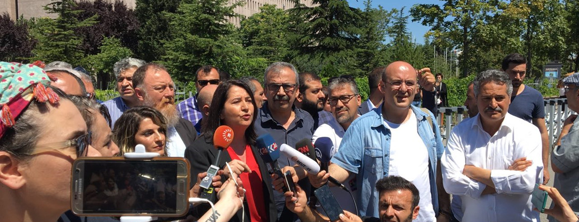Kemalbay: Demirtaşa kelepçe uygulaması hukuksuzluğun, darbe sürecinin bir başka boyutudur