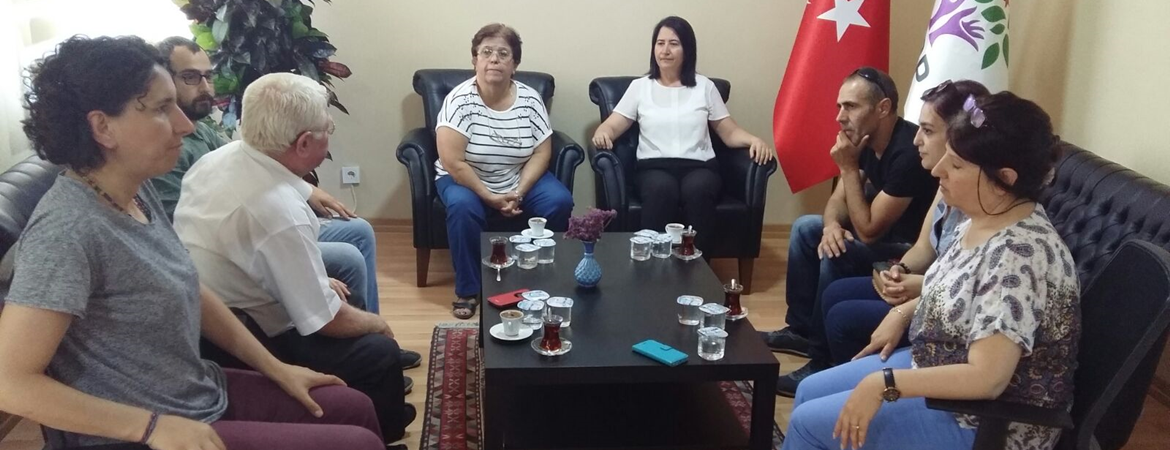 Suruç Aileleri İnisiyatifinin partimizi ziyareti