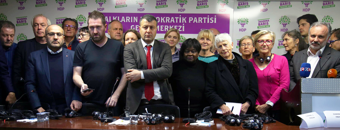 Demirtaş ve Yüksekdağ duruşmalarını izlemeleri engellenen uluslararası heyetler yaşanan hukuksuzlukları anlattı