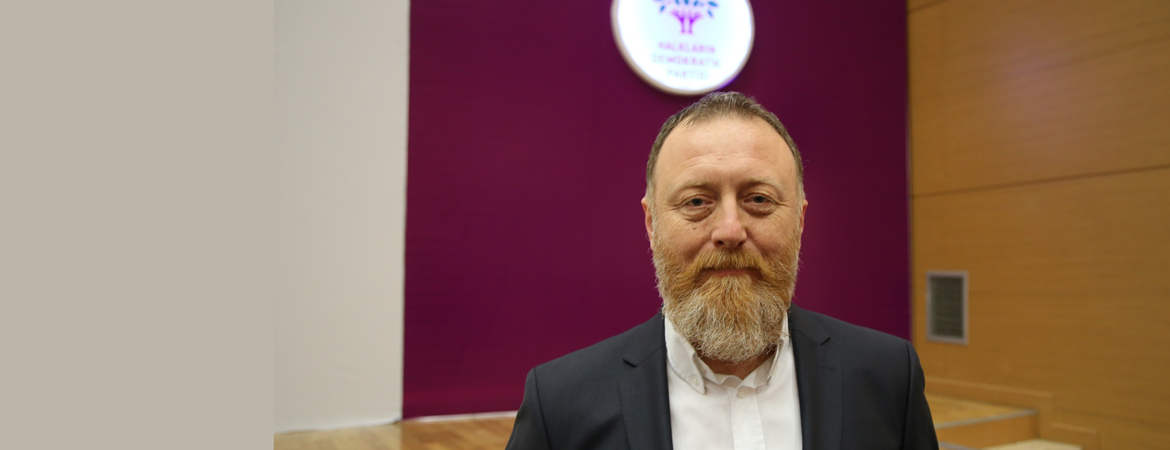 Asgari ücret insanca yaşamaya yetecek bir ücret olmalıdır