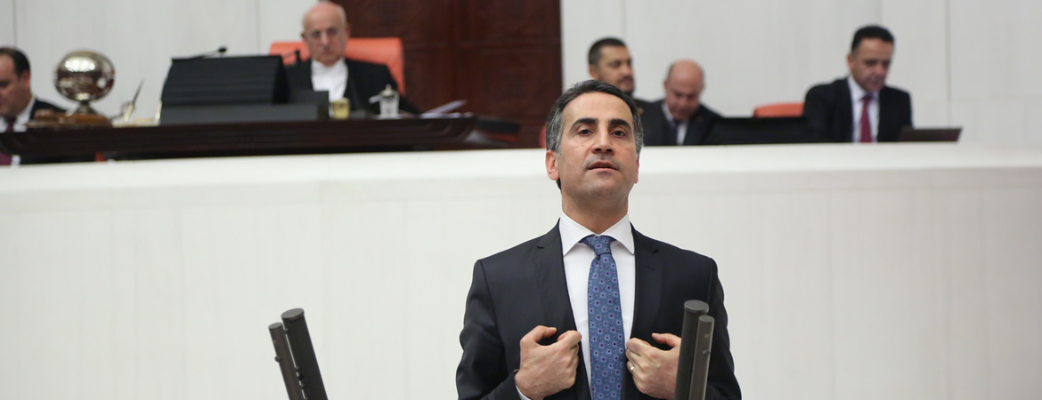 Ahmet Yıldırım: Afrine atılan bombalar sivilleri görünce yön mü değiştiriyor?