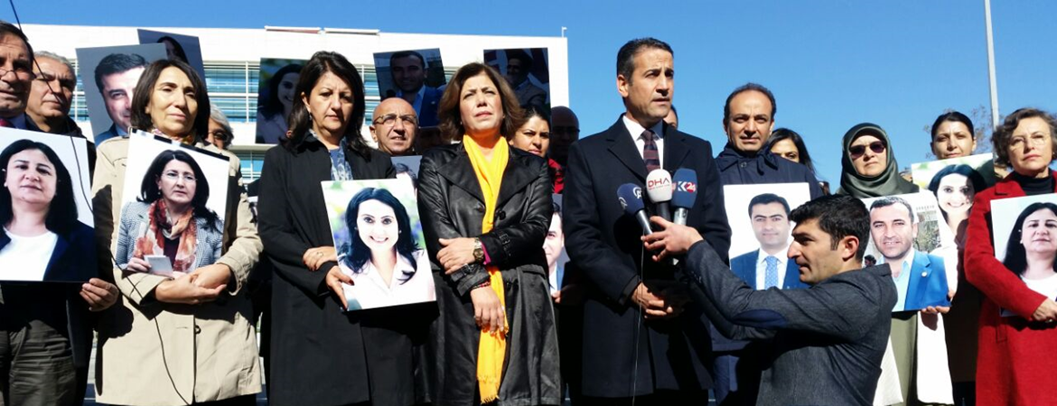 Tutuklamaların yıl dönümü yaklaşırken HDP AYM önündeydi