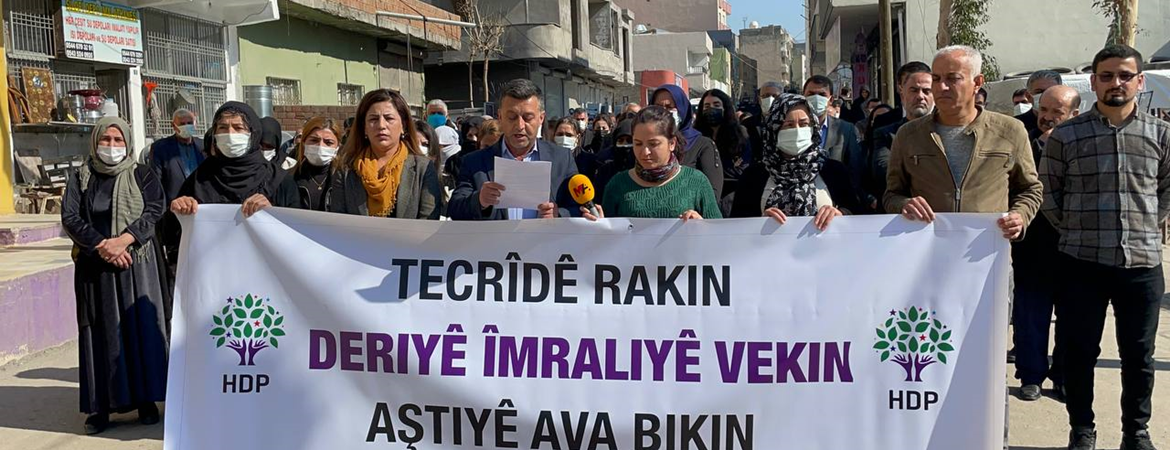 15 Şubat Komplosu bütün engellemelere rağmen birçok yerde protesto edildi