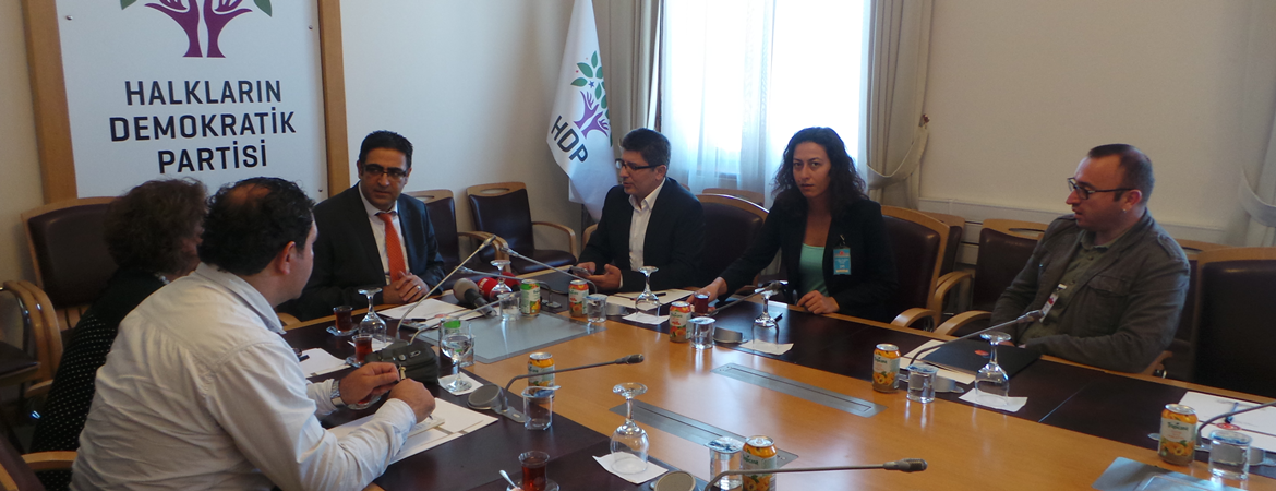 Kapatılan radyo ve televizyon kanallarının temsilcileri ile görüşme