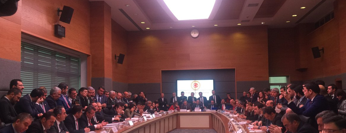 Anayasa Komisyonu üyelerimiz, Komisyonda devam eden görüşmelerin durdurulmasını talep etti