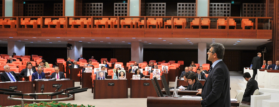 Geveri: Başka ülkede Kur-anı Kerim yakılsa kıyameti koparırdınız