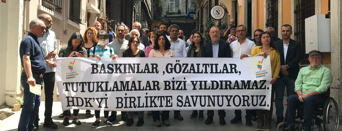 HDK ve Göç İzleme Derneği’ne baskına ortak tepki: Saldırıları hep birlikte durduralım