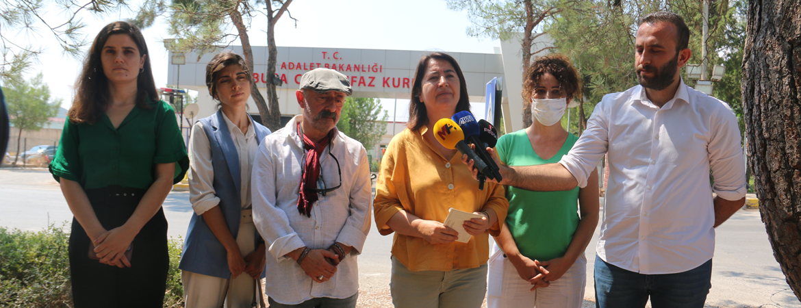 Heyetimiz açlık grevi yapılan Kırıklar Cezaevinin yönetimiyle görüştü