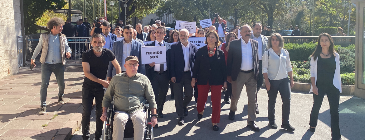 Milletvekillerimiz Adalet Bakanlığına tecride karşı yürüdü: Artık bıçak kemiği aştı