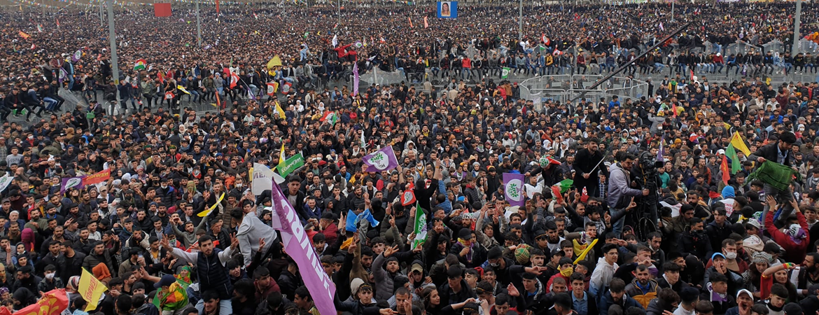 Amed Newrozu Öcalan’a, Kürtçeye ve Kürtlere özgürlük referandumuna dönüştü