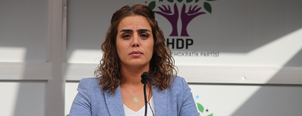 İçeride eylemcilere, dışarıda ailelerine yönelik saldırılar durmuyor