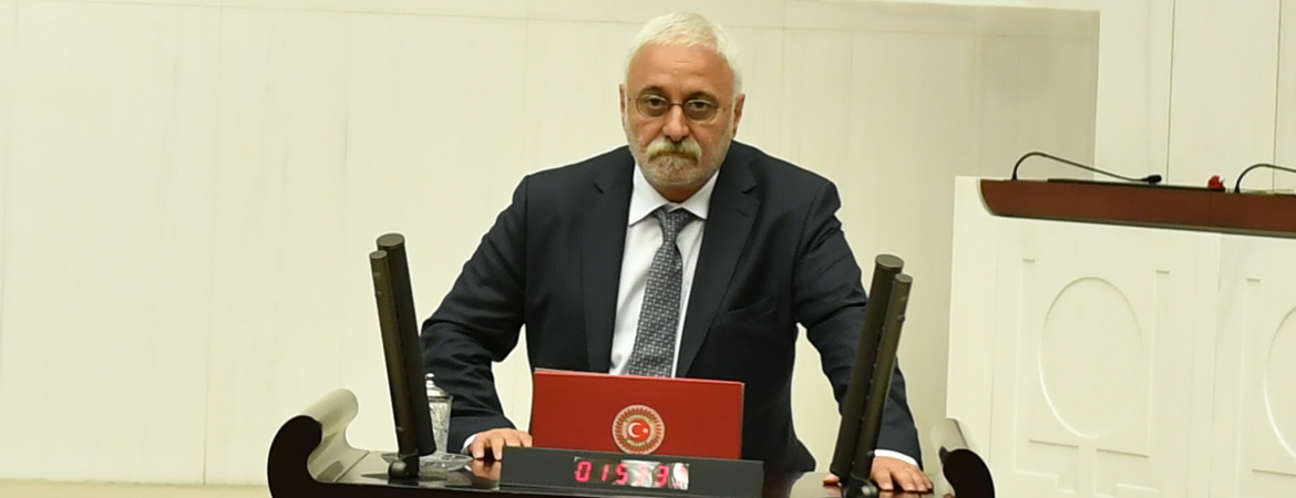 Oluç: Ülkeyi, apoletli ya da sivil darbelerin tarihi olmaktan çıkarmanın yolu demokratik anayasa tartışmalarını vakit geçirmeksizin devreye koymaktan geçer