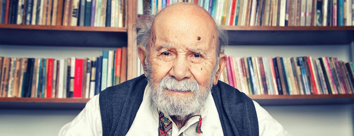 Vedat Türkali mücadelesiyle, bilinciyle hâlâ omuz başımızda