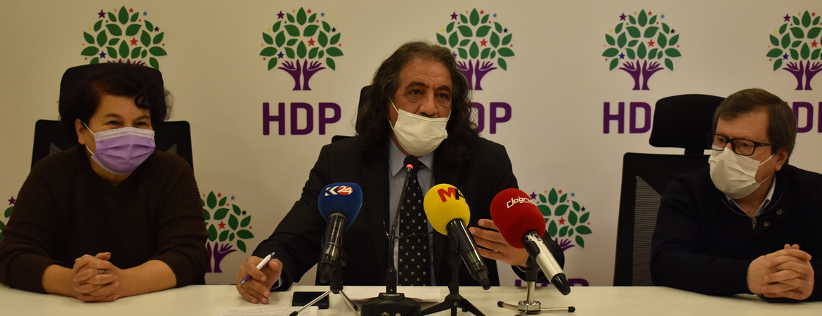 Mengüç: İktidar pandemi konusundaki stratejisinin yanlışlığını kabul edip istifa etmelidir