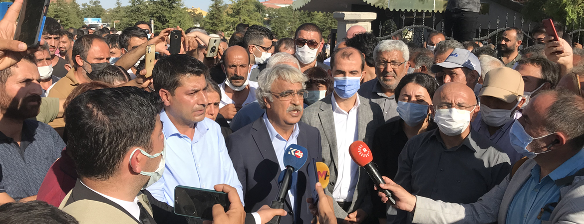 Irkçı saldırıda yitirdiklerimizi son yolculuklarına uğurladık: Bu sıradan bir cinayet değil ırkçı bir katliamdır