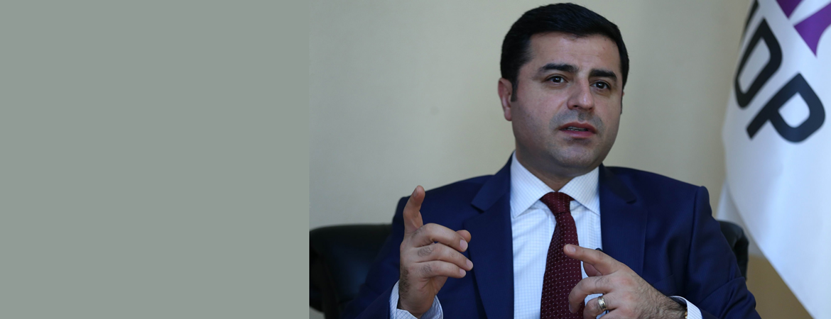 Demirtaş: Bizi tutuklatan AKP İstanbul ve Ankarayı kaybetti, 3 parçaya bölündü; HDP tek vücut yoluna devam ediyor