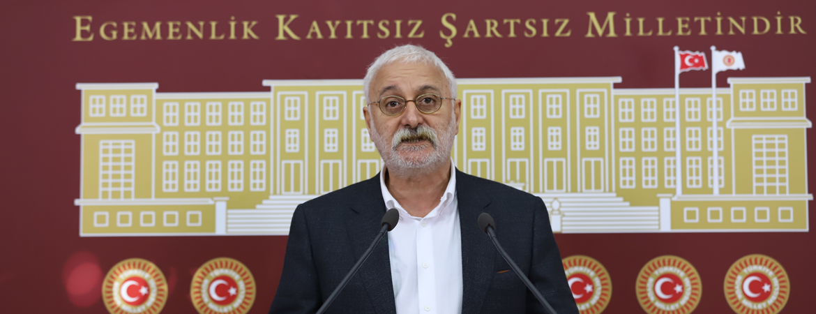 Oluç: Titanik batarken Saray ahalisi dansına devam ediyor