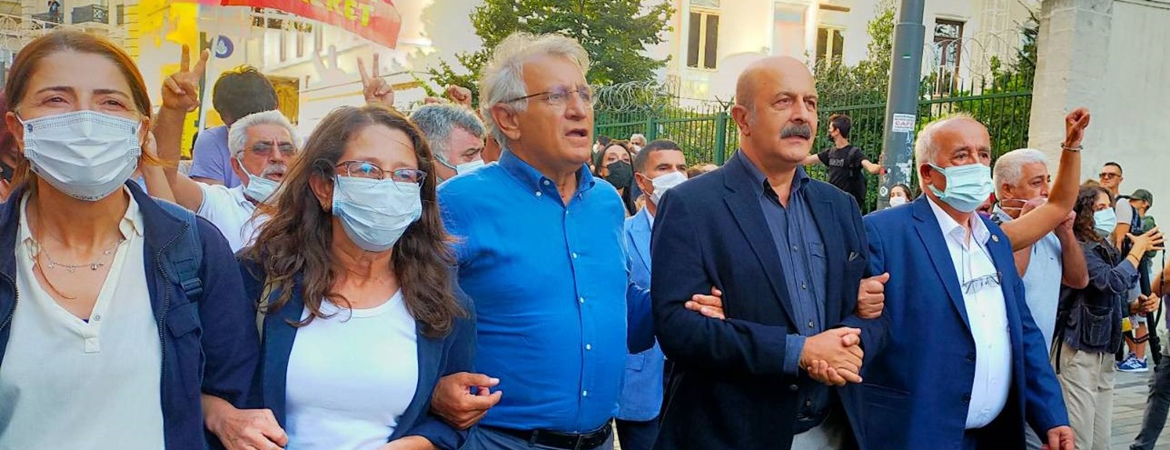 Barış mücadelesi yasak tanımadı: Savaş yanlılarına cevabımız barış olacak