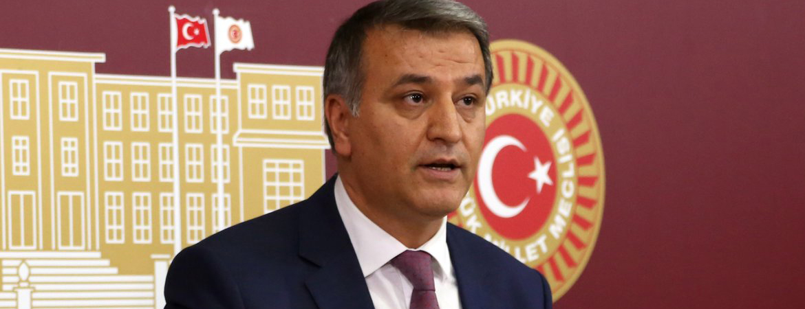 Mahmut Toğrul: Eğitim emekçileri sizin önünüzde diz çökmüyor, çökmeyecek