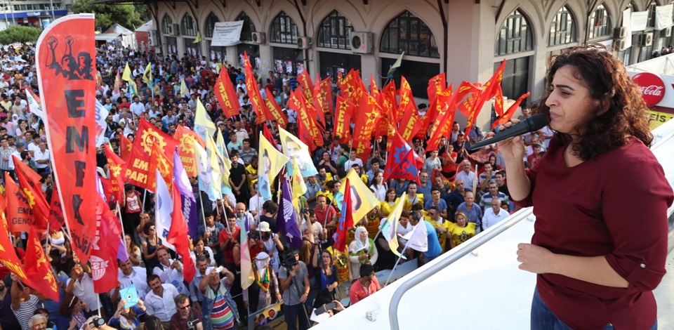 Binler Kadıköyde barış için buluştu