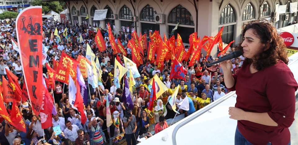 Binler Kadıköyde barış için buluştu