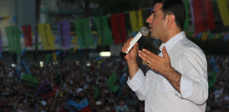 Demirtaş: Halklara hakaret eden nasıl onları kucaklar