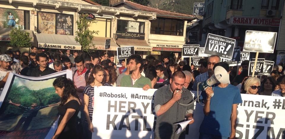 Antakyada Licedeki katliam yürüyüşle protesto edildi