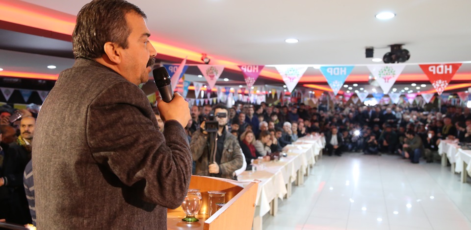 "Seçim kepçenin önünde duranlarla kepçenin direksiyonunda olanlar arasında"