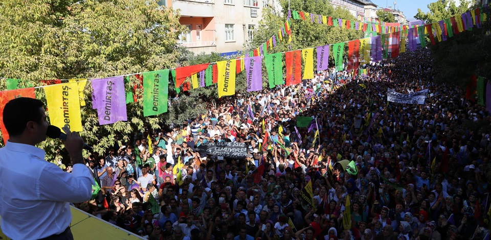 Demirtaş: Ayrımcı dilin sürmesi Türkiyeyi Suriyeye çevirir