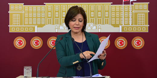 Meral Danış Beştaş: “Hainlik” dediğiniz 50 bin insanın bütün engellemelere rağmen kongreye gelmesiydi