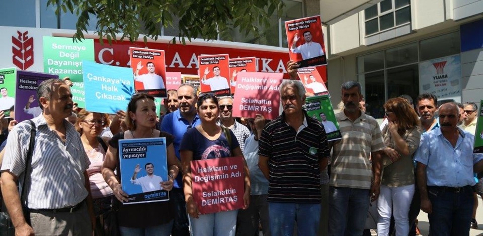 Demirtaş için bağış kampanyaları sürüyor