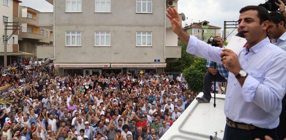 Cumhurbaşkanı adayı Demirtaş, Darıcada halkla buluştu