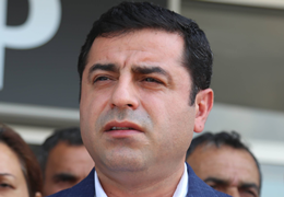 Çok üzüntülüyüm...