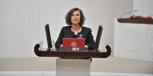 Hükümetiniz, yurttaşların siyasi tercihlerine göre farklı hizmetler mi sunmaktadır?