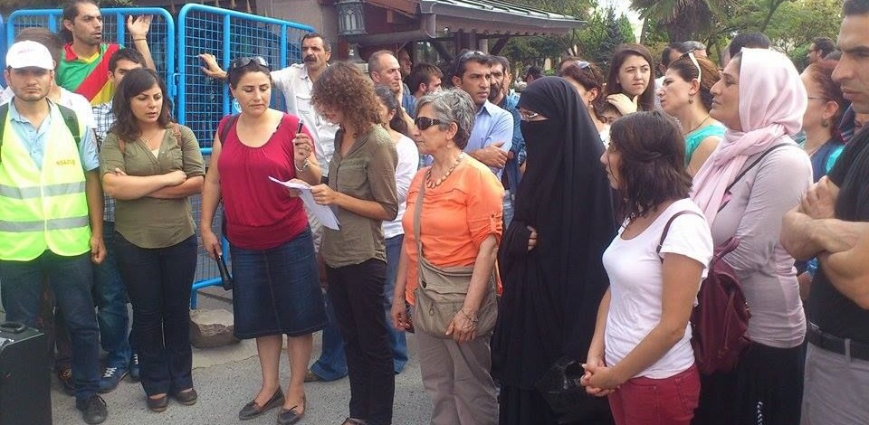 HDK ve HDPli kadınlar Esenyurt Belediye Başkanı Kadıoğlunu protesto etti