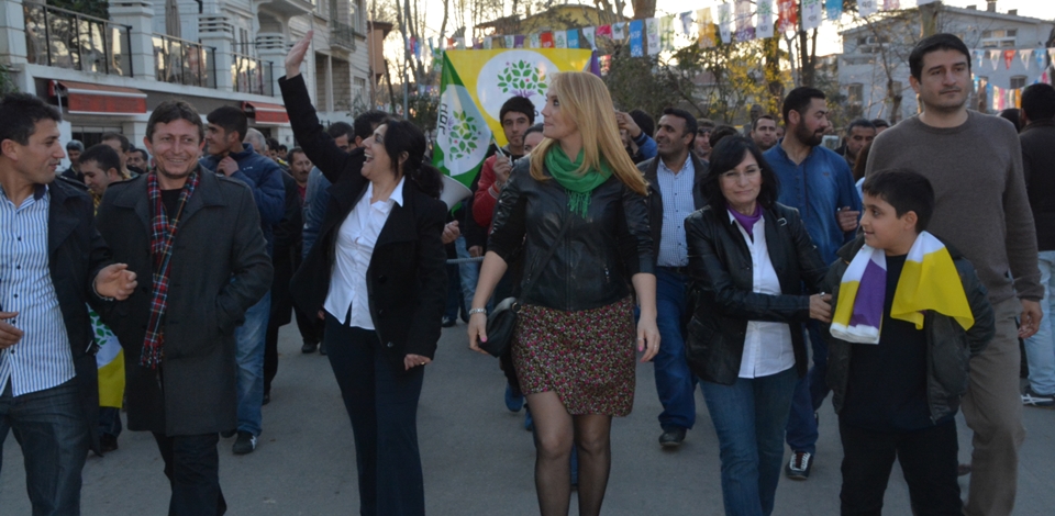 Adalarda coşkulu HDP mitingi