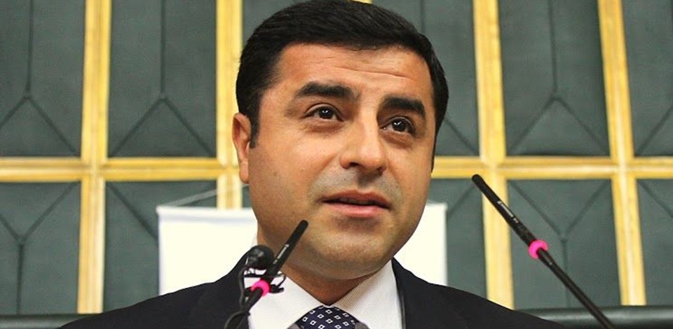 Demirtaş: Hükümet sıkıştığında gündemi değiştiriyor