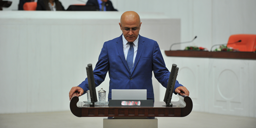 Özsoy: Dünyada kim ne derse desin iktidar partisinin bir kulağından giriyor bir kulağından çıkıyor