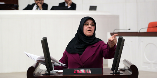 Kaya: Kendi halinde yaşayan bir şehir halkına saldırmak cihat, fetih değildir