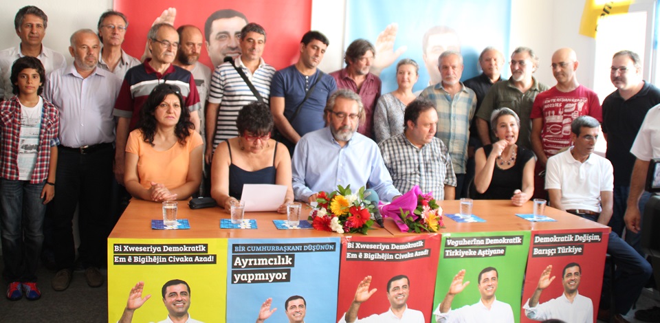 İzmirli aydınlar: Oyum Demirtaşa