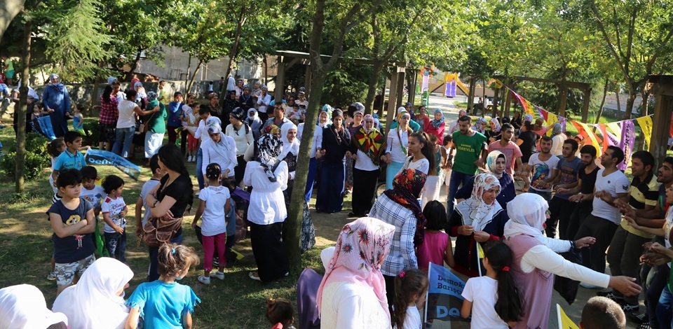 "Erdoğanı iyi tanıyoruz, 10 bin arkadaşımızı cezaevine attı"