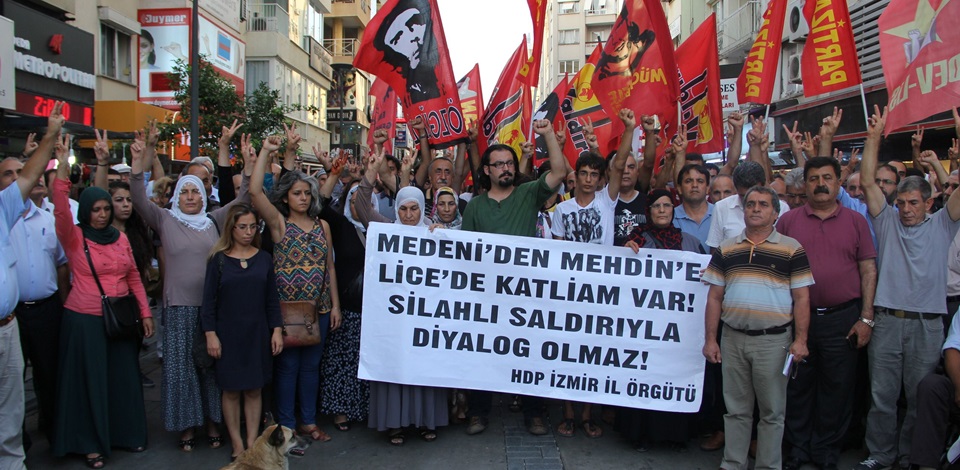 İzmirde Licede gerçekleşen saldırı protesto edildi