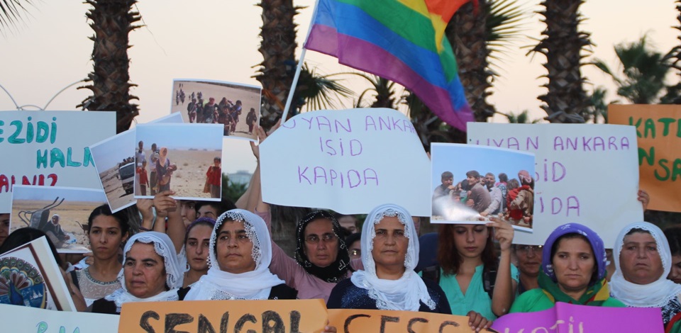 Mersinde kadınlar Şengaldeki katliamı protesto etmek için buluştu