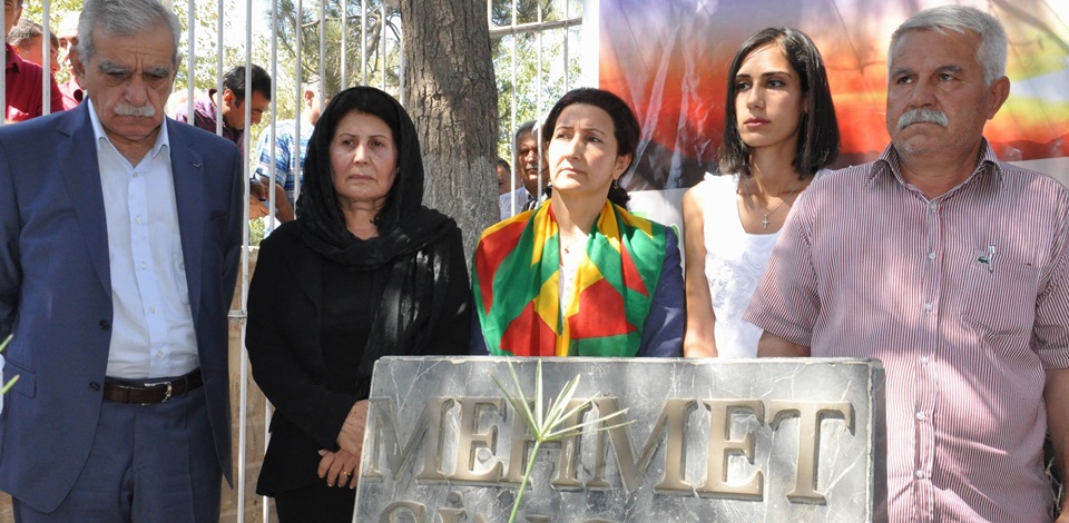 21 yıl önce katledilen DEPli vekil Sincar mezarı başında anıldı