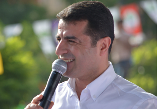 Demirtaşın şiiri ile fotoğrafının yer aldığı afişe el konulmasına ilişkin suç duyurumuz