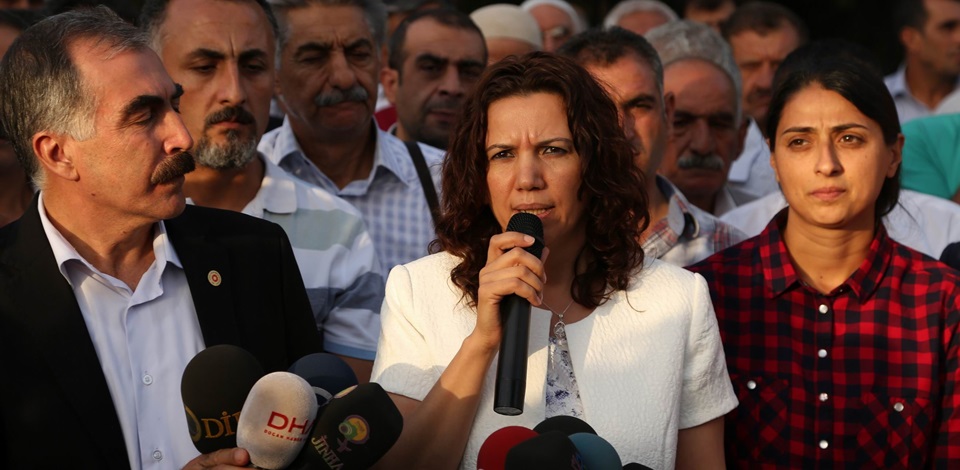 HDP Milletvekili ve DTK Eş Başkanı Selma Irmak: Kobanede görkemli bir direniş yaşanıyor