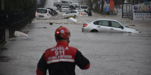 Sel felaketinin sorumlusu kentleri şantiyeye çeviren hükümettir